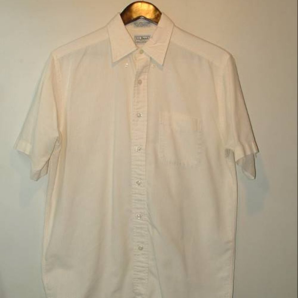 LL Bean pale yellow short sleeve shirt  med 15 1/2 33 6 % cotton single stitch